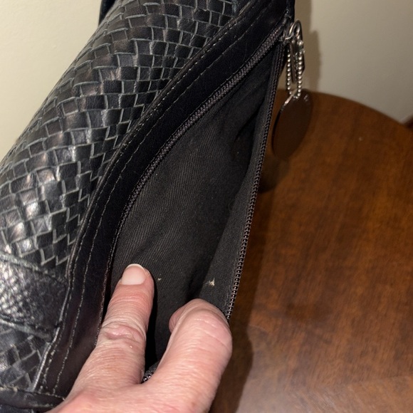 Kenneth Cole   Crossbody bag woven front leather Black /Silvertone back zip pock - Picture 10 of 17